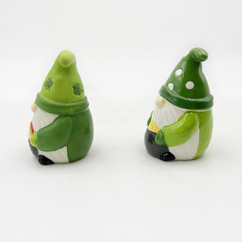 Artesanía de cerámica pintada a mano Decoración navideña Santa Claus Agitador de sal y pimienta