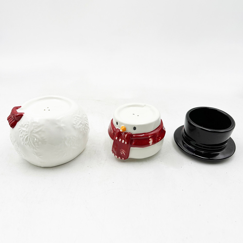 Hombre de nieve regalo de cerámica creativo de tres piezas conjunto de sal y pimienta agitadores patrón personalizado