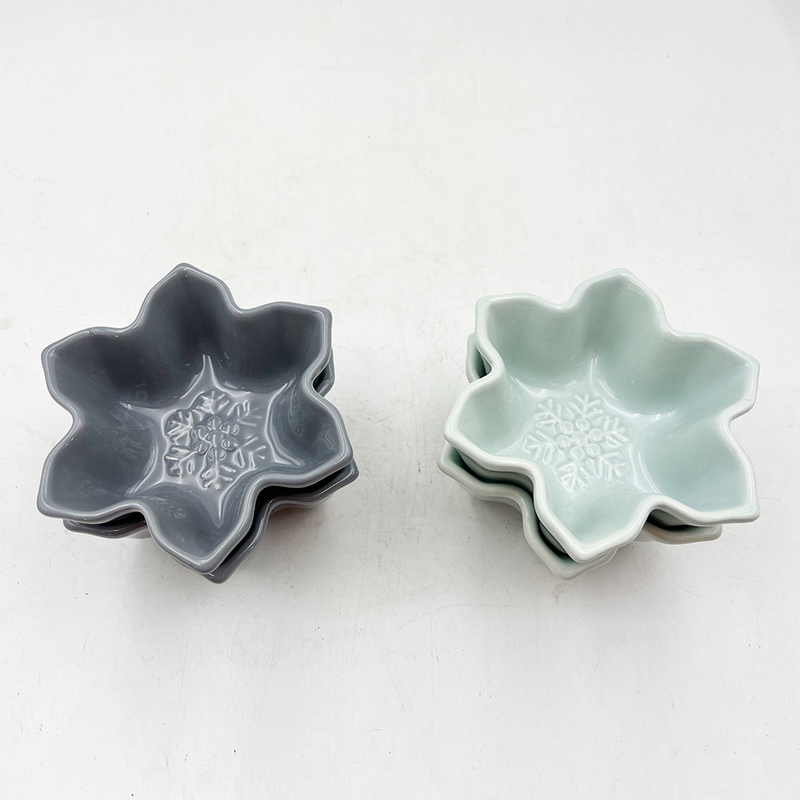 Compras al por mayor Restaurante de cubiertos personalizados Material cerámico en forma de copo de nieve Plato de plato de inmersión Conjunto de cuencos de porcelana Salsa de soja