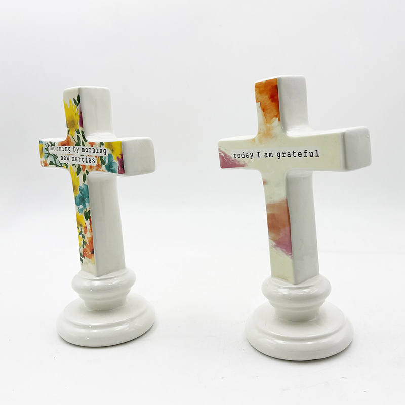 Materiales cerámicos sólidos Artesanías Escultura de pie para mesa Ornamento de altar Cruz con palabras