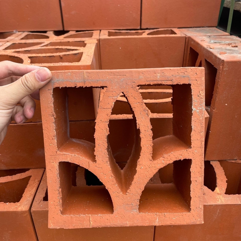 Terracota de arcilla roja natural Bloques huecos Jaali azulejos para revestimiento de paredes ladrillo de viento Tamaño 200X200 mm patrón cuadrado