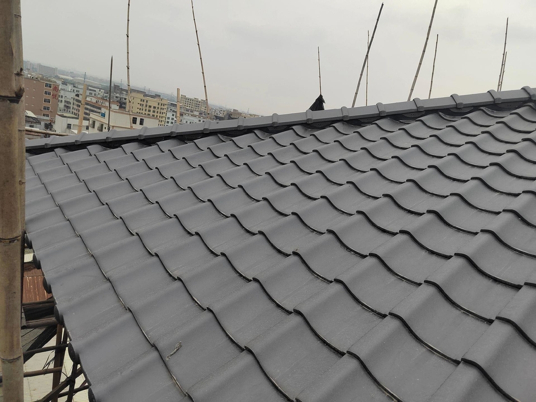 Techo de estilo japonés Tiles de diseño atemporal Techo de tejas ideales para edificios tradicionales y modernos